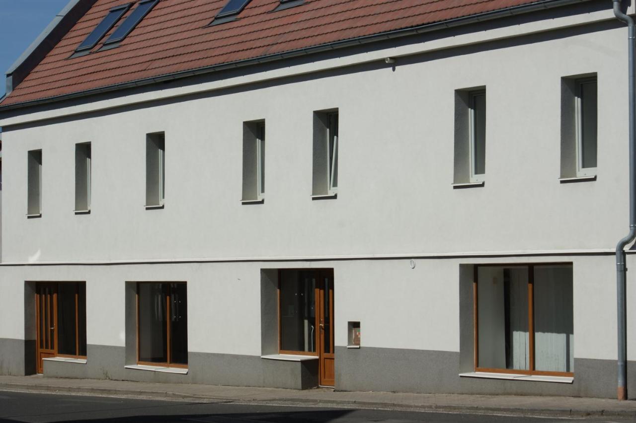 Apartmany Lono Йичин Экстерьер фото