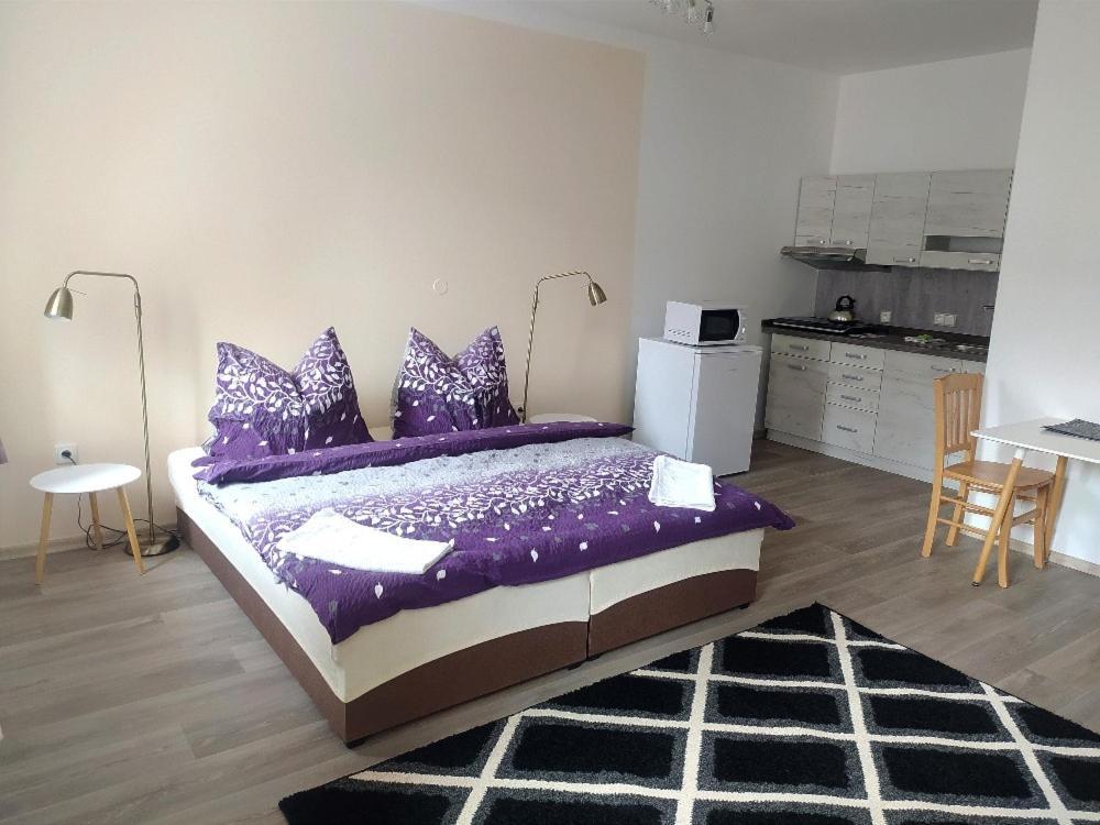 Apartmany Lono Йичин Экстерьер фото